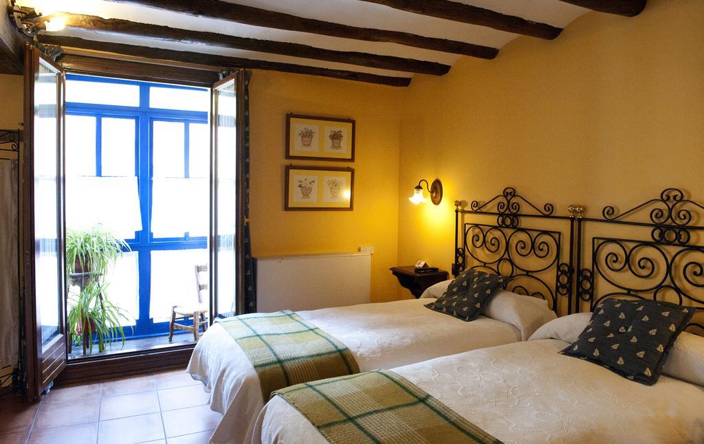 Tarazona Hostal Santa Agueda חדר תמונה