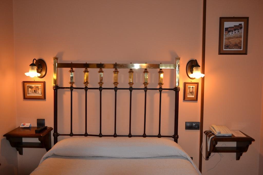 Tarazona Hostal Santa Agueda חדר תמונה