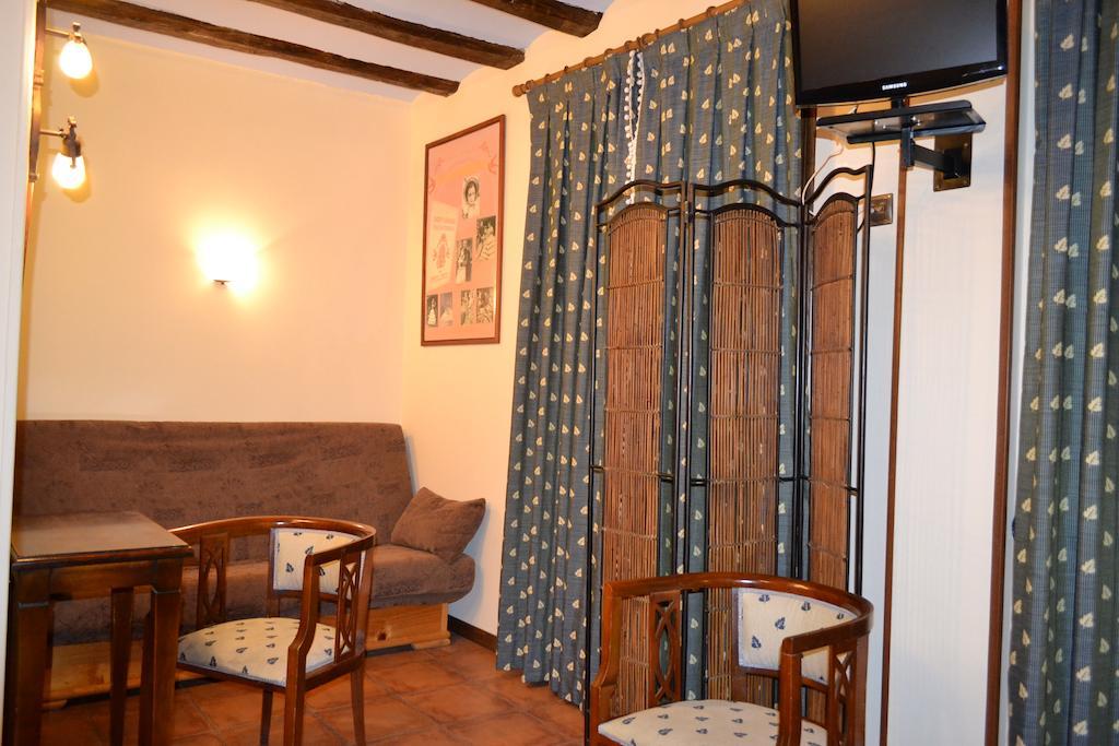 Tarazona Hostal Santa Agueda חדר תמונה