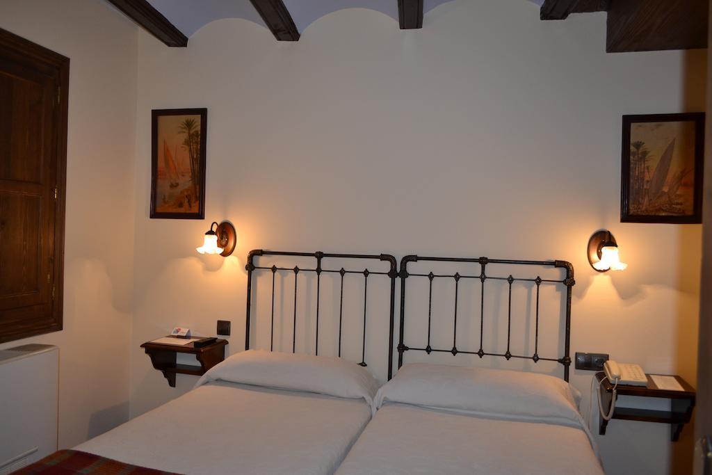 Tarazona Hostal Santa Agueda מראה חיצוני תמונה